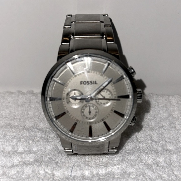 Vintage Fossil Silver Watch - Picture 1 of 7